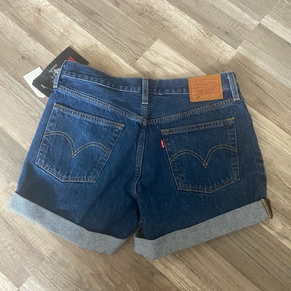 NWT Levi’s Premium 501 Shorts -Mid Rise - Picture 2 of 4